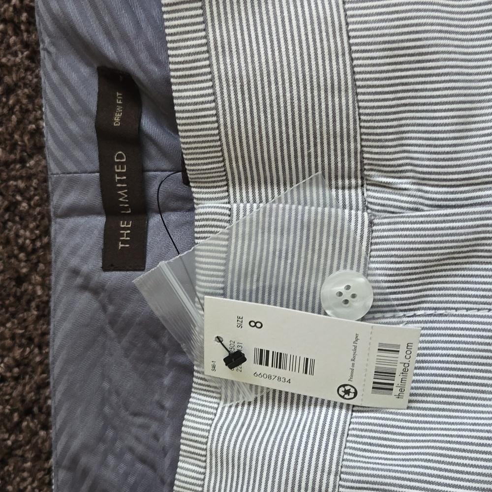 NEW The Limited Gray White Seersucker Stripe Shorts 8 - Picture 2 of 5